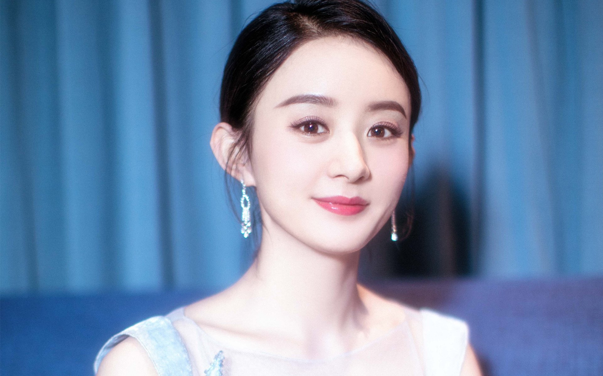 开云官方-明星风采：场上场下的明星魅力全揭秘，明星现场秀演技